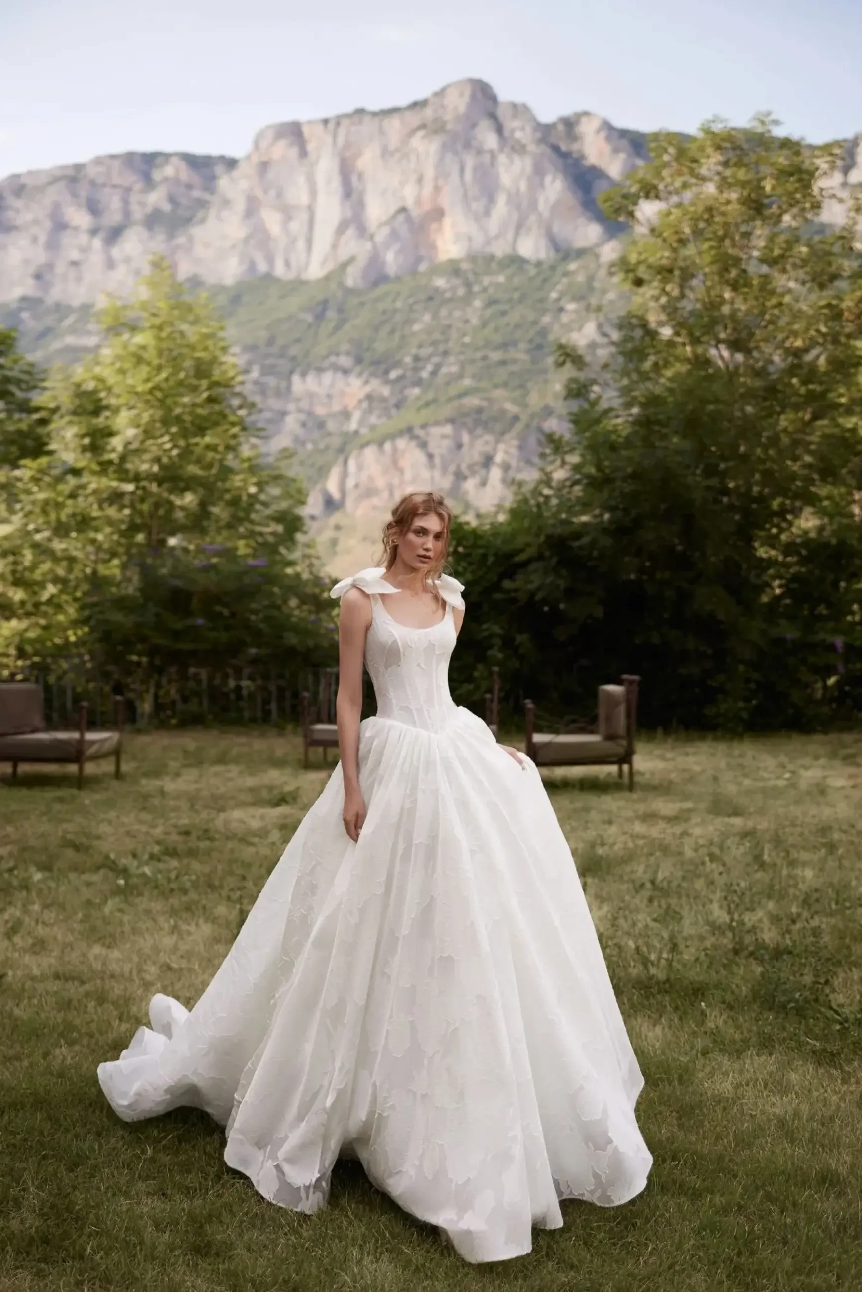 The Art of Balance: Glamorous Wedding Dresses That Still Feel Effortless. Desktop Image